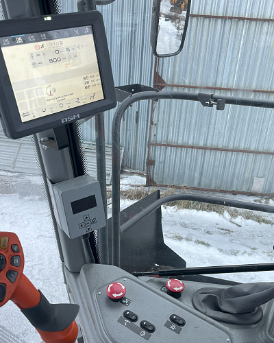 Комбайн кормоуборочный Rostselmash с жаткой и подборщиком